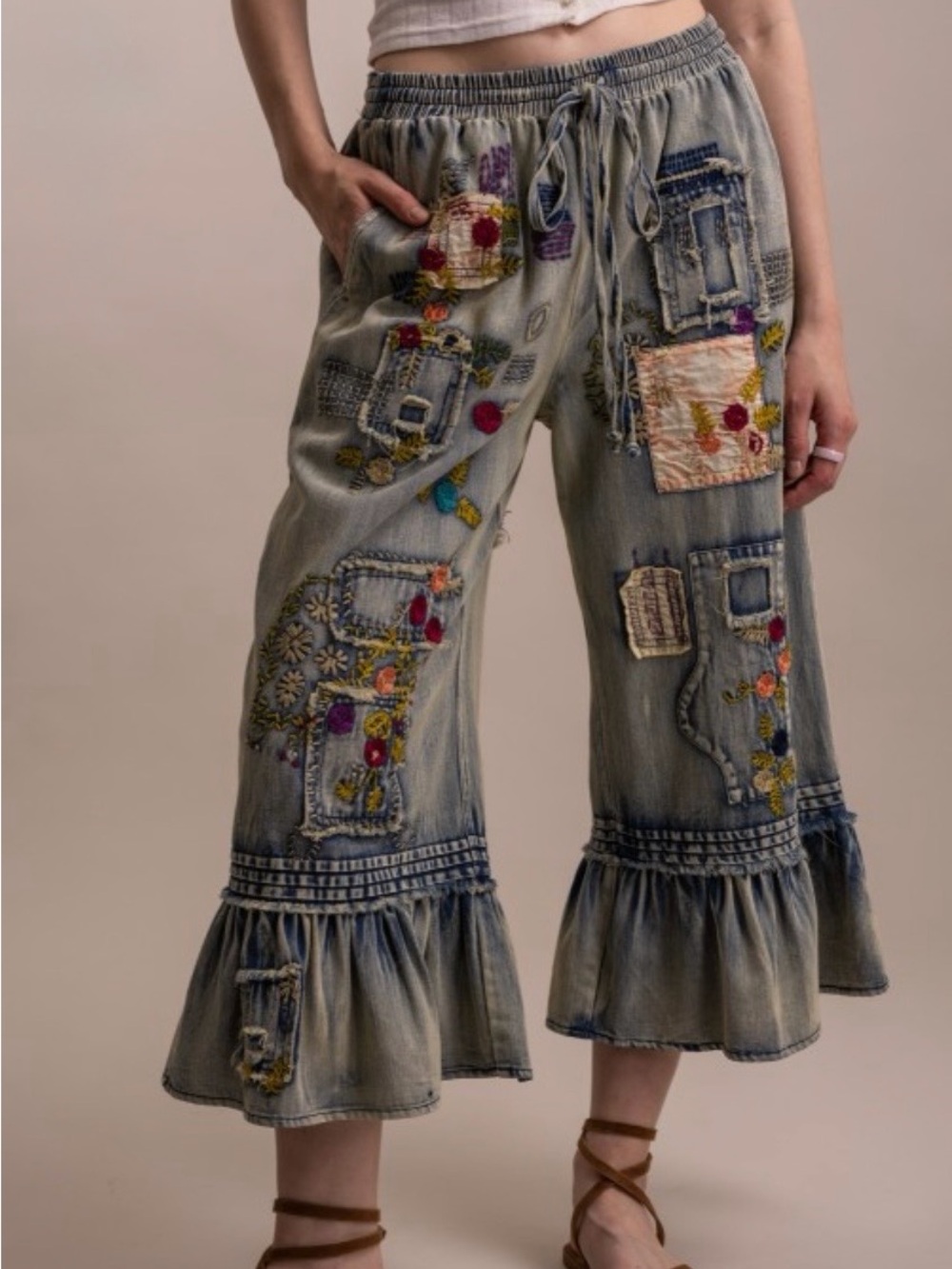 Bluevelvet Boho Embroidered Ruffle Hem Women's Jeans - Grey